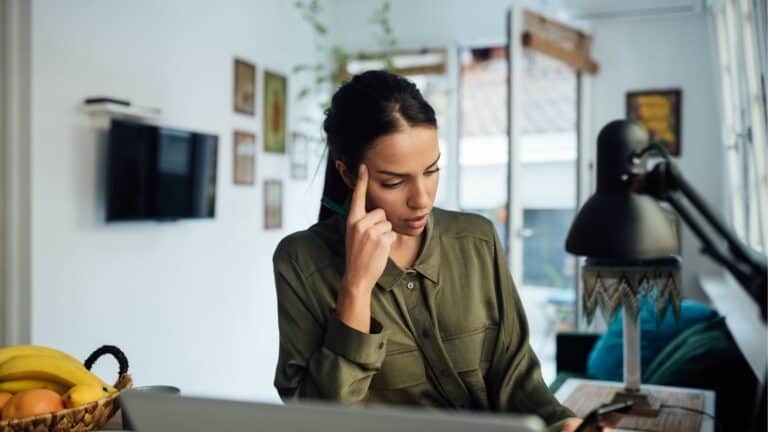 Making These 15 Common Workplace Mistakes May Ruin Your Career