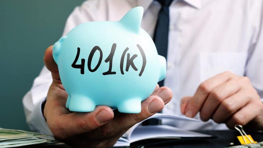 401k written on a blue piggy bank